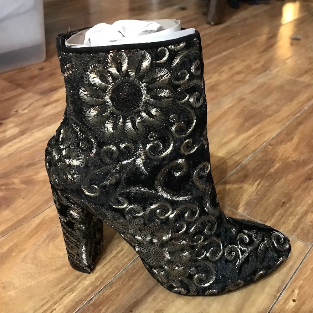 Wild Diva Black/Silver Velvet Embroidery Bootlets